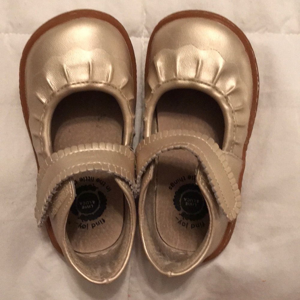 Livie & Luca Ruche Shoe. Gold. Size 6.
